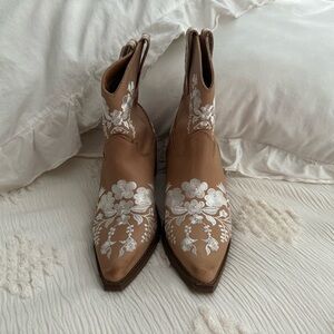 Dingo Short Floral Cowgirl Boots